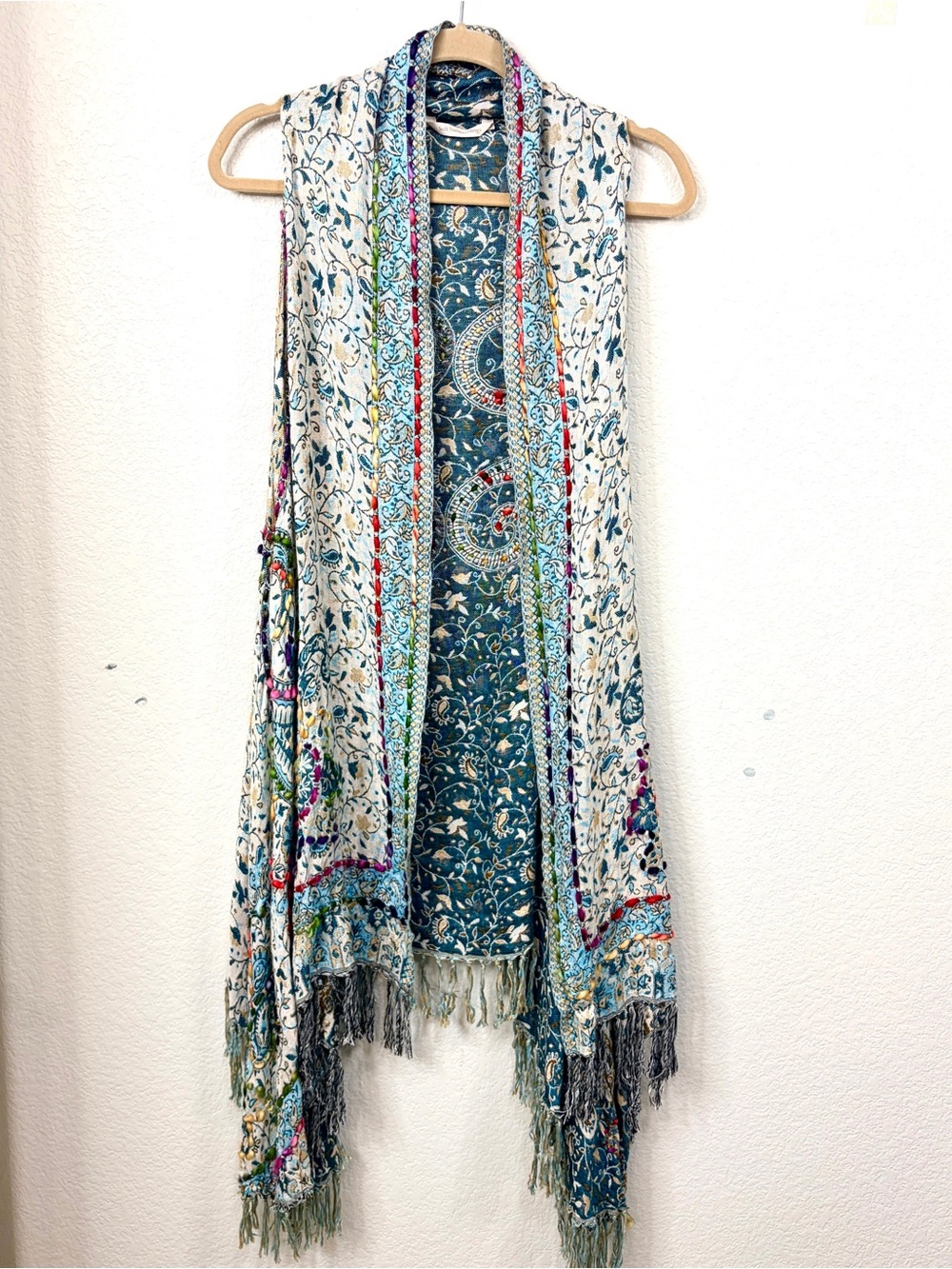SOFT SURROUNDINGS Bohemian Floral Paisley Fringe Shawl Kimono in Teal and Cream